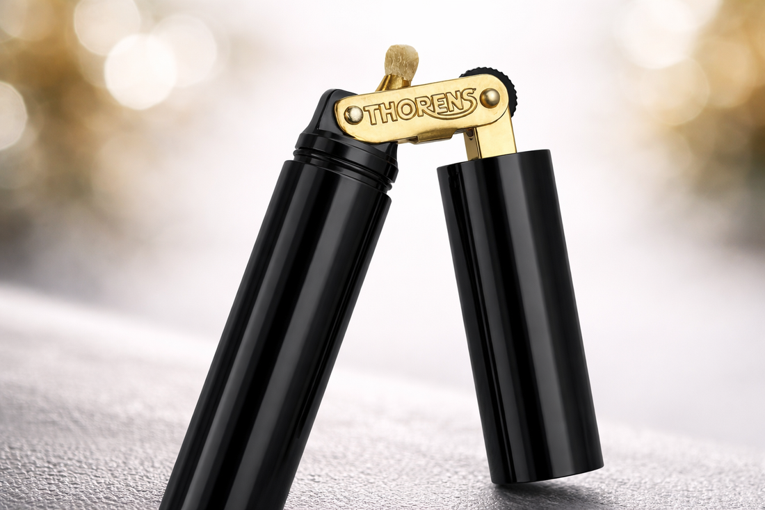 Nunchaku-style cylindrical fluid lighter with pull-open and fold-down hinged design by THORENS