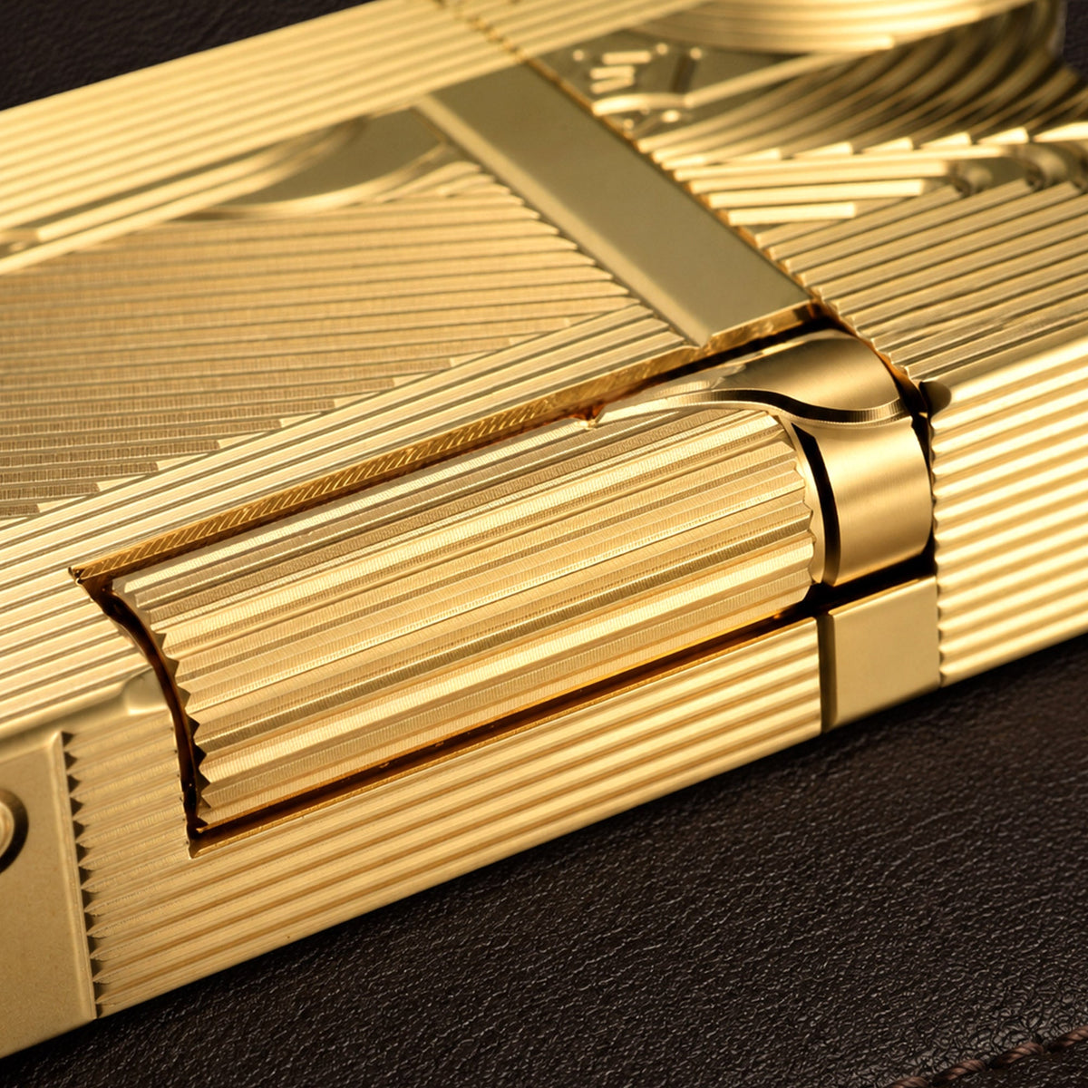 THORENS Crisp Sound - Mermaid Lighter - Gold featuring precision-engineered vertical ridges and a tactile knurled roller for ignition.