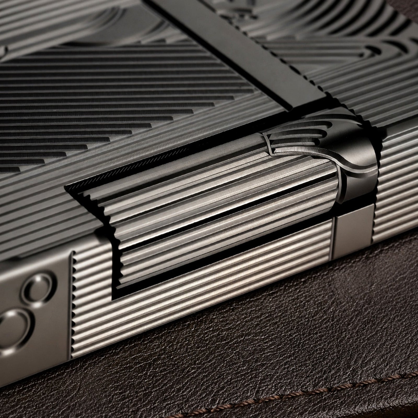 THORENS Crisp Sound - Mermaid Lighter - Black featuring precision-engineered CNC-machined grooves and a tactile mechanical roller.