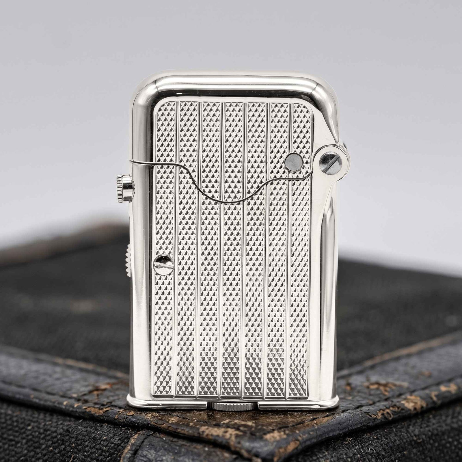 THORENS Gen 7 - Single Claw - TELEFLAM - Fluted Silver lighter with a precision-engineered mechanical sequence and tactile fluted texture.
