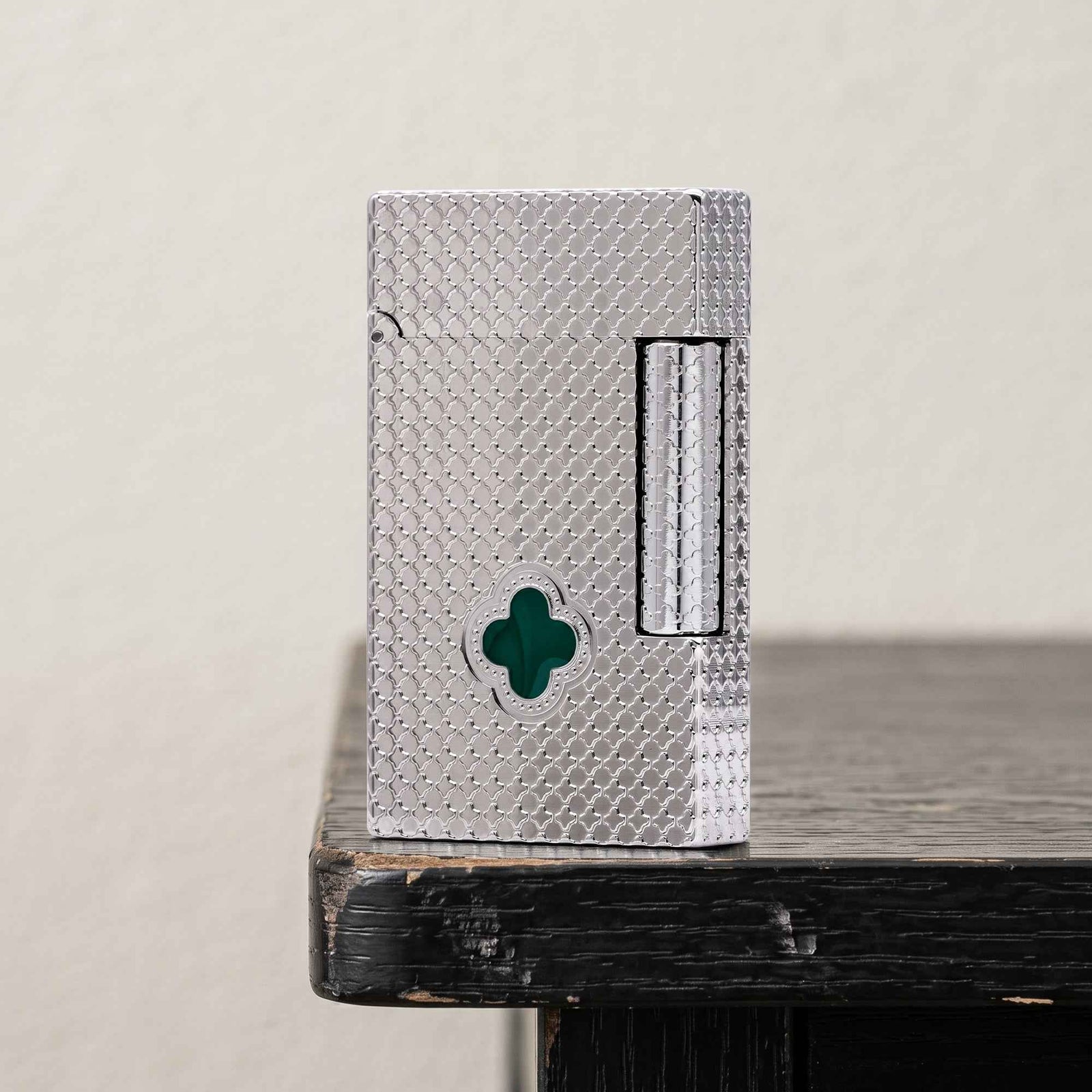 THORENS Clover Monogram Silver – Emerald Clover lighter featuring a precision-etched silver body with a vibrant green clover inlay.