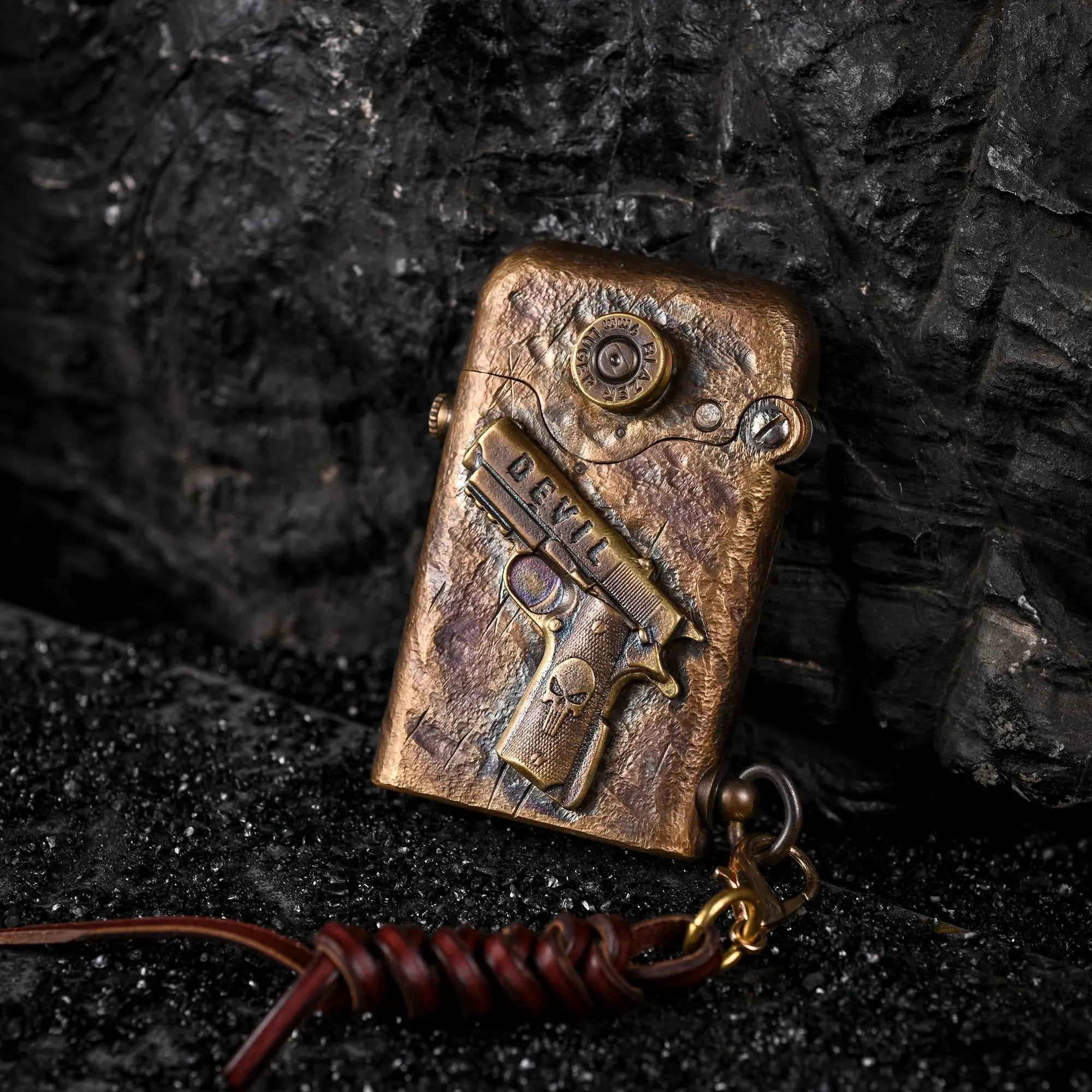 Battle Mark Engraved Single-Claw Automatic Lighter, Collectible